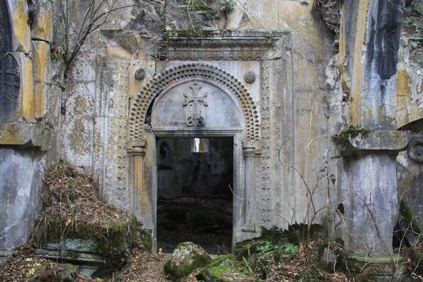 1024px-Deghdzut_Monastery_(19)