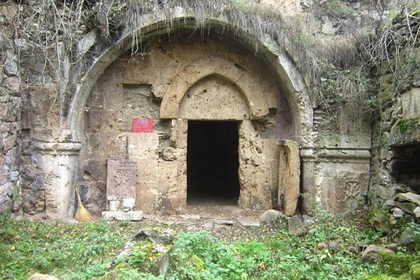 800px-Shkhmurad_Monastery_(9)